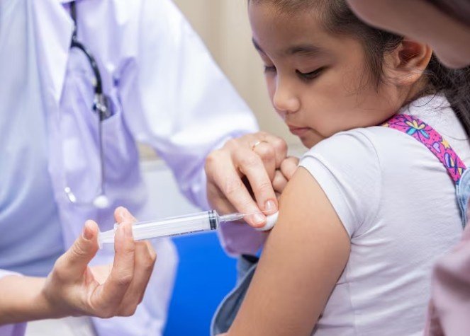 What makes Dr. Meghana Phadke Sultania’s clinic the best child vaccination service in Faridabad?